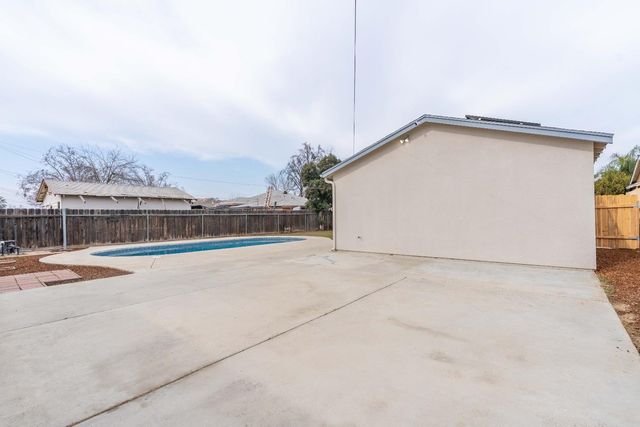 3548 E Lamona Avenue, Fresno, CA 93703