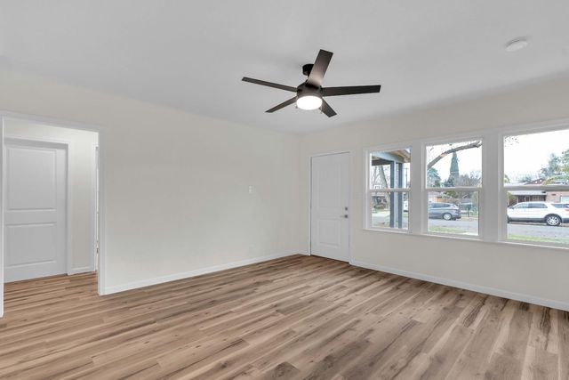 3548 E Lamona Avenue, Fresno, CA 93703