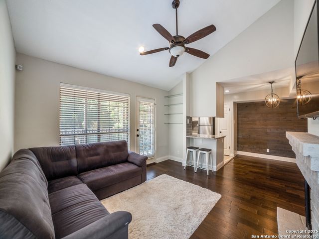 8655 Datapoint Dr Apt 802, San Antonio, TX 78229