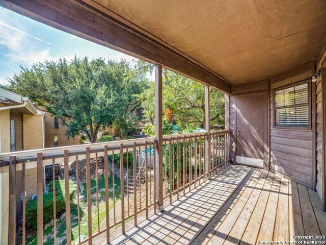 8655 Datapoint Dr Apt 802, San Antonio, TX 78229