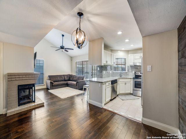 8655 Datapoint Dr Apt 802, San Antonio, TX 78229