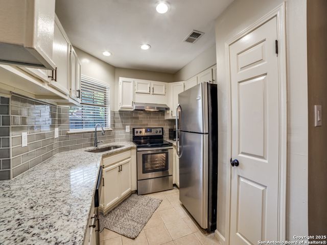 8655 Datapoint Dr Apt 802, San Antonio, TX 78229