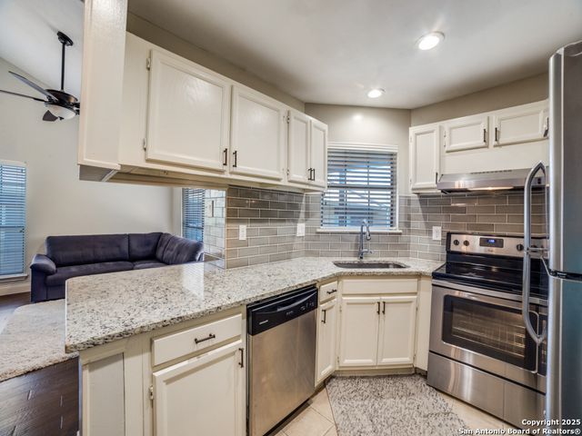 8655 Datapoint Dr Apt 802, San Antonio, TX 78229