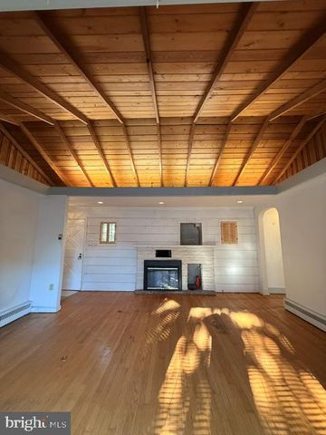 54 IRVING PL, Feasterville-trevose, PA 19053