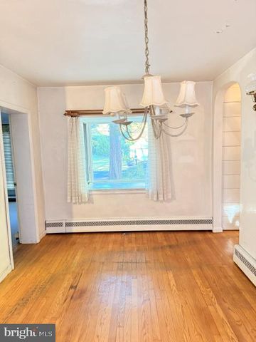 54 IRVING PL, Feasterville-trevose, PA 19053