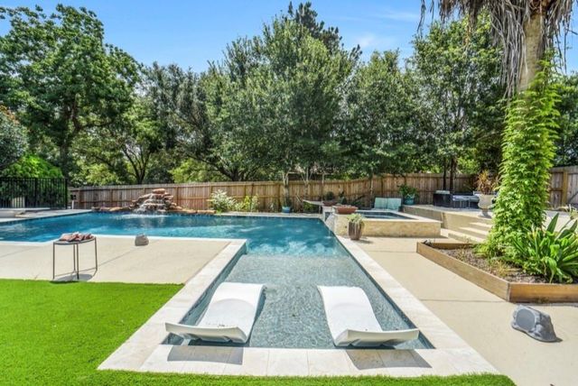 3011 Willow Oak Lane, Sealy, TX 77474
