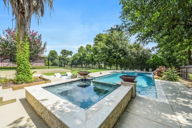 3011 Willow Oak Lane, Sealy, TX 77474