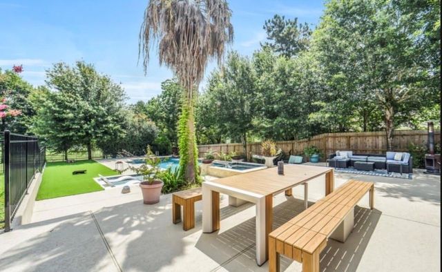 3011 Willow Oak Lane, Sealy, TX 77474