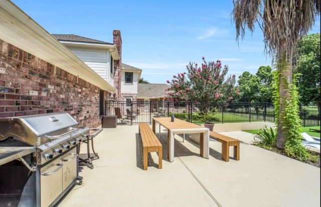 3011 Willow Oak Lane, Sealy, TX 77474
