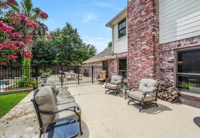 3011 Willow Oak Lane, Sealy, TX 77474