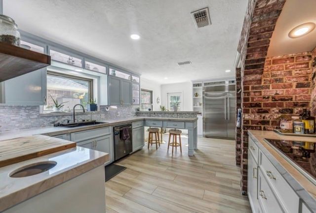 3011 Willow Oak Lane, Sealy, TX 77474