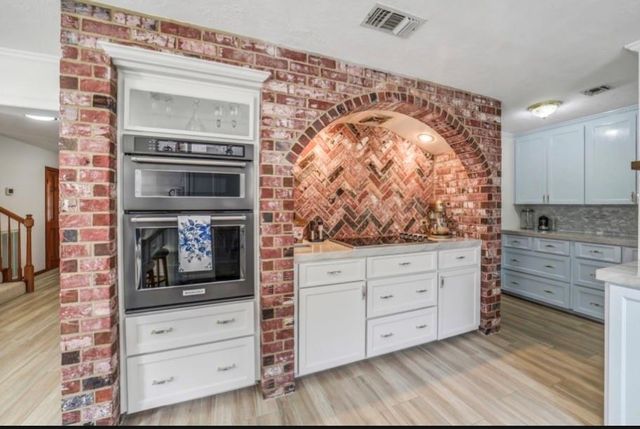 3011 Willow Oak Lane, Sealy, TX 77474