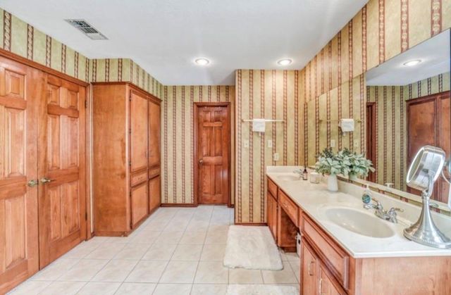 3011 Willow Oak Lane, Sealy, TX 77474