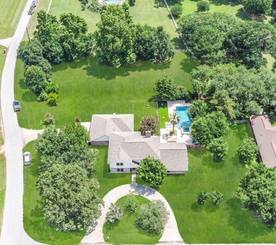 3011 Willow Oak Lane, Sealy, TX 77474