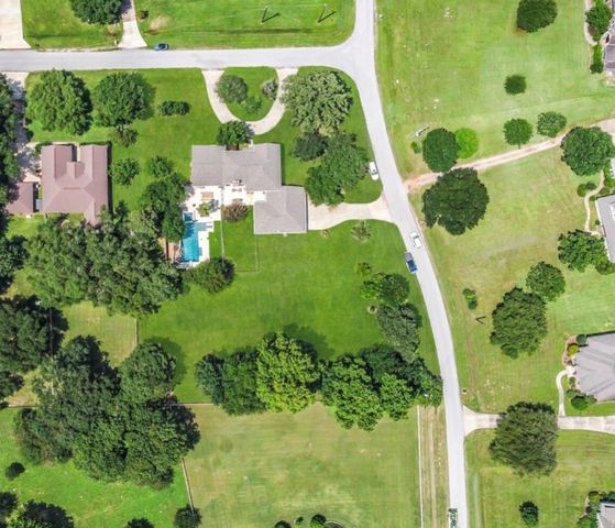 3011 Willow Oak Lane, Sealy, TX 77474