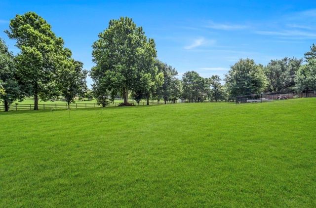 3011 Willow Oak Lane, Sealy, TX 77474