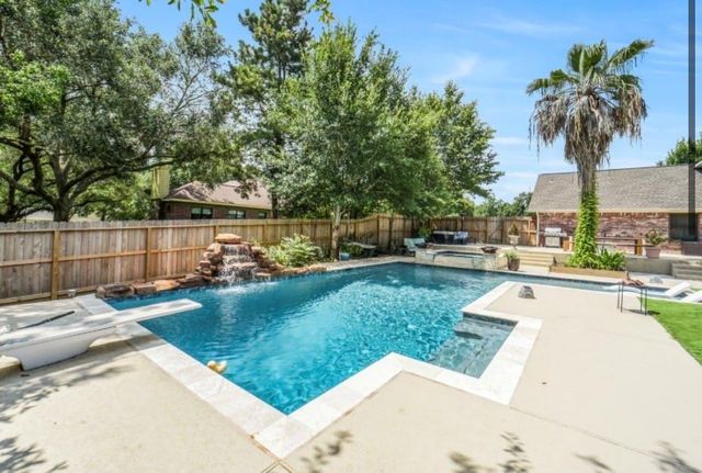 3011 Willow Oak Lane, Sealy, TX 77474