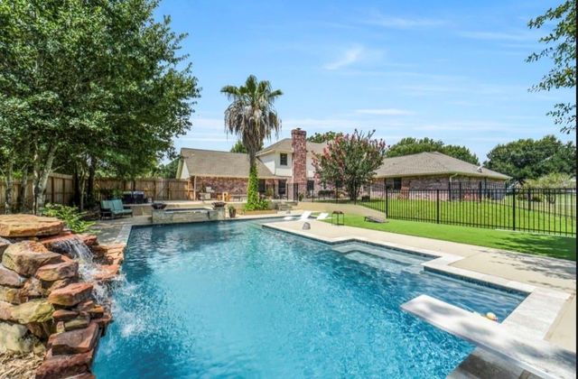 3011 Willow Oak Lane, Sealy, TX 77474