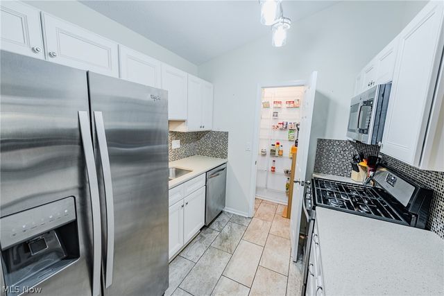 2904 Shakespeare Lane, Avon, OH 44011