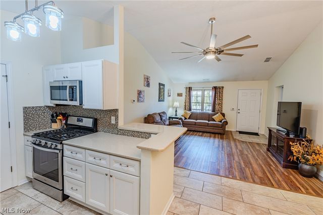 2904 Shakespeare Lane, Avon, OH 44011