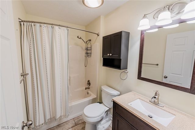 2904 Shakespeare Lane, Avon, OH 44011