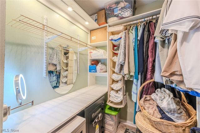 2904 Shakespeare Lane, Avon, OH 44011