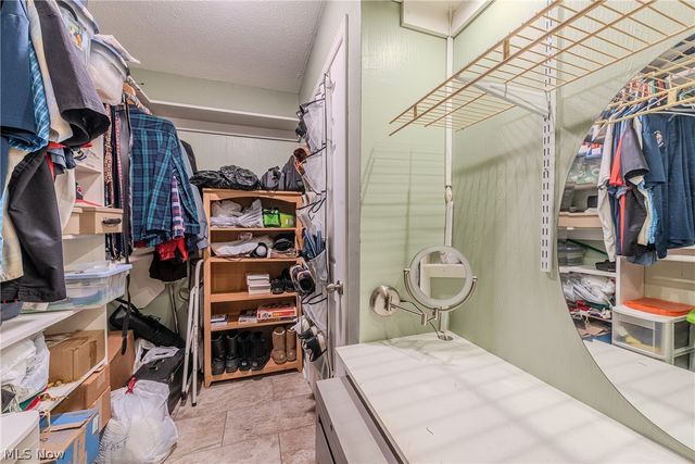 2904 Shakespeare Lane, Avon, OH 44011