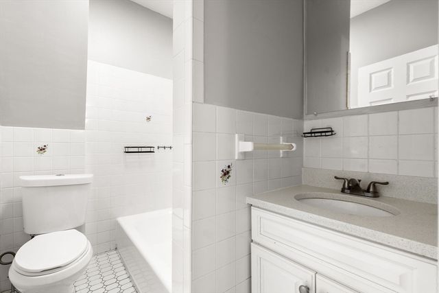 3 Lawry St 3, Quincy, MA 02169