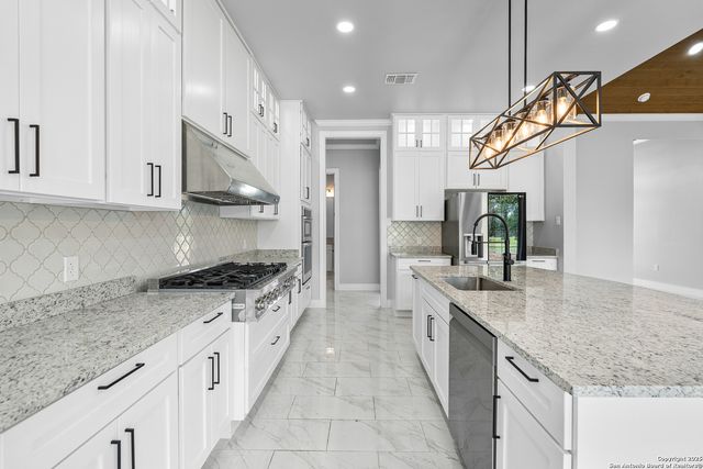 3828 Palomino Springs, Bandera, TX 78003