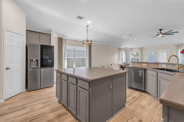 431 Cardinal Oaks, Kemah, TX 77565