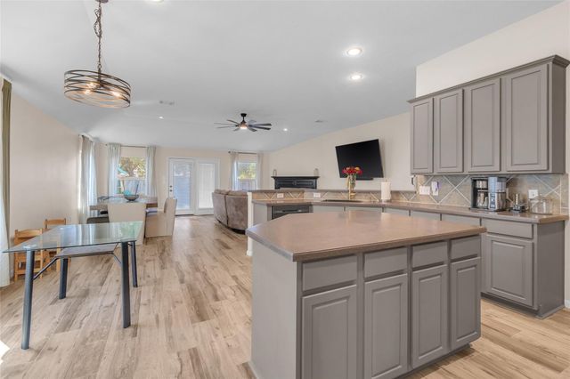 431 Cardinal Oaks, Kemah, TX 77565