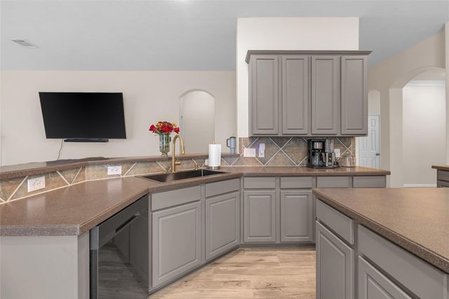 431 Cardinal Oaks, Kemah, TX 77565