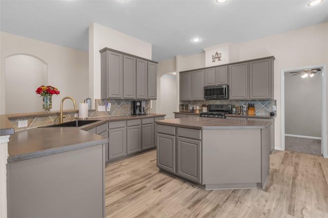 431 Cardinal Oaks, Kemah, TX 77565