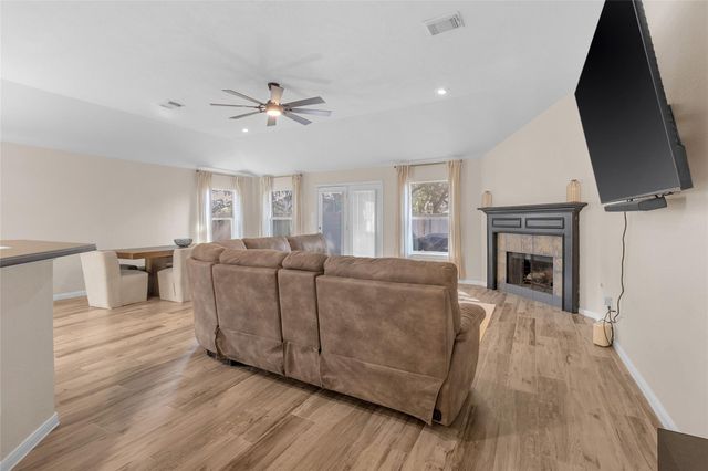 431 Cardinal Oaks, Kemah, TX 77565