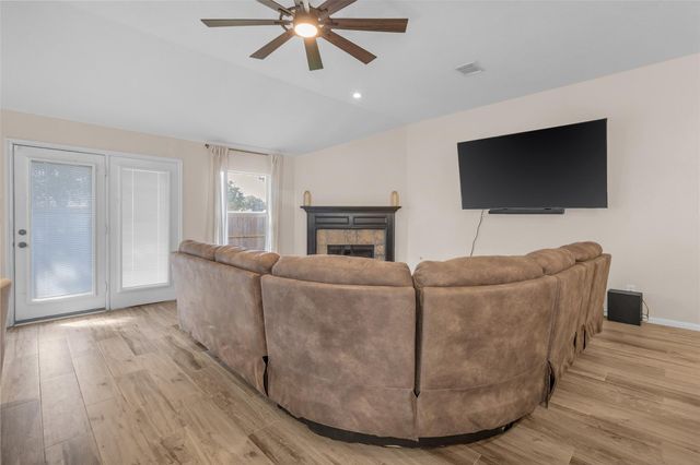 431 Cardinal Oaks, Kemah, TX 77565