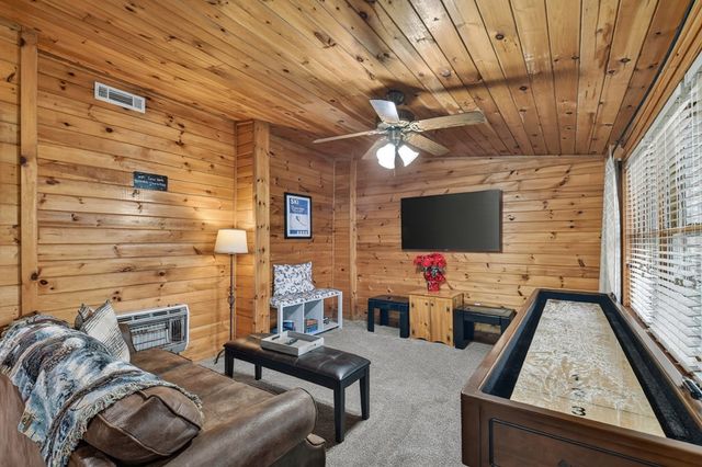 488 Joanne Sisson Road, Blue Ridge, GA 30513