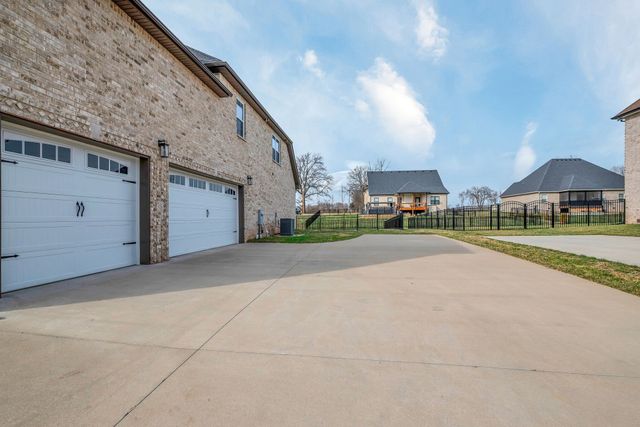 313 Clarabelle Ln, Clarksville, TN 37040