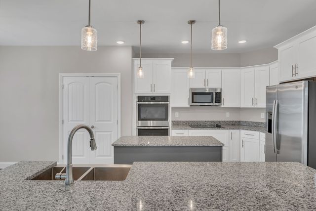 313 Clarabelle Ln, Clarksville, TN 37040