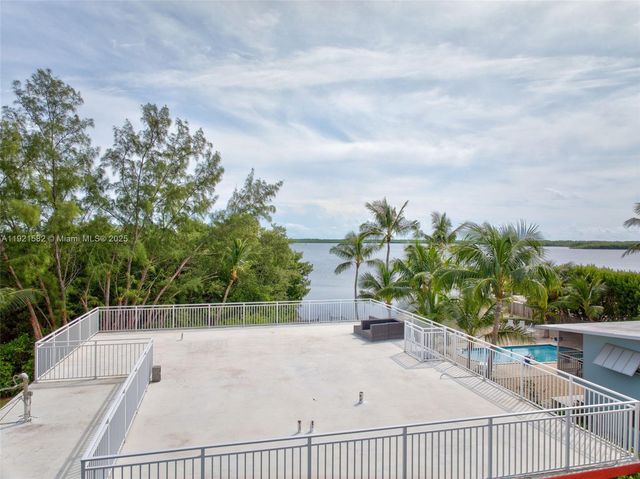 360 Sound Dr, Key Largo, FL 33037