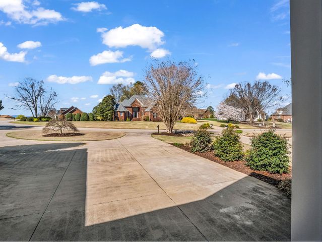 139 N Woodfin Ridge Dr Drive, Inman, SC 29349