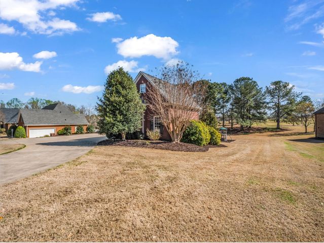 139 N Woodfin Ridge Dr Drive, Inman, SC 29349