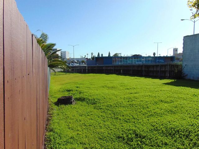 7126 7128 HYATT Street, San Diego, CA 92111