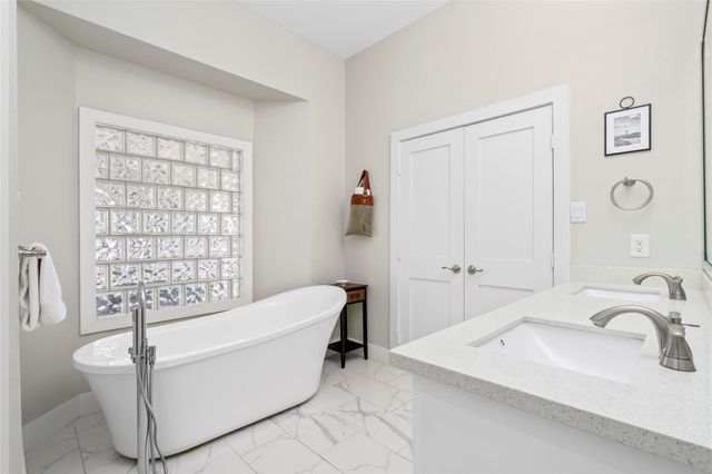 702 W 41st Street, Houston, TX 77018