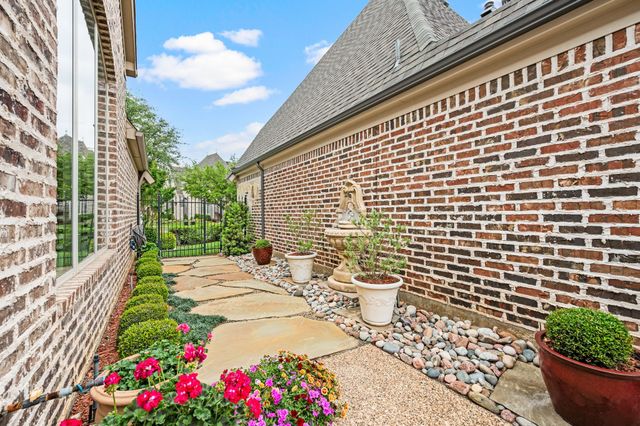 825 Creekview Lane, Colleyville, TX 76034