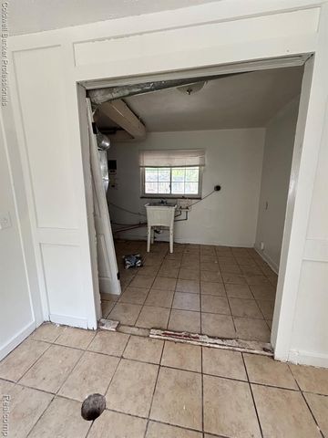 21671 Frazer Avenue, Southfield, MI 48075