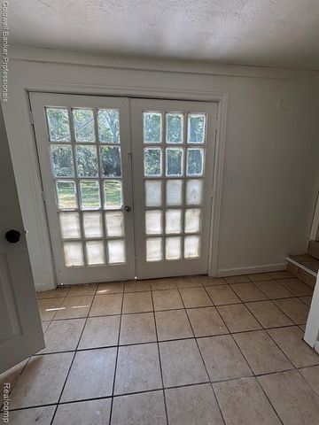 21671 Frazer Avenue, Southfield, MI 48075