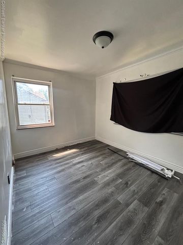 21671 Frazer Avenue, Southfield, MI 48075