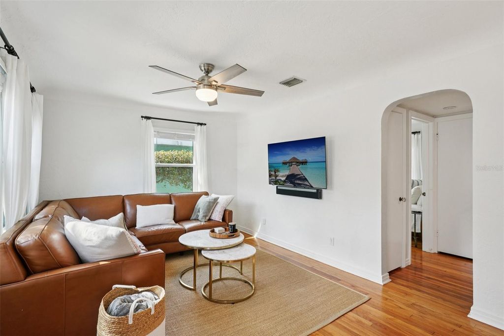 Image 2 of property listing at 4421 8TH AVENUE N, St Petersburg, FL 33713