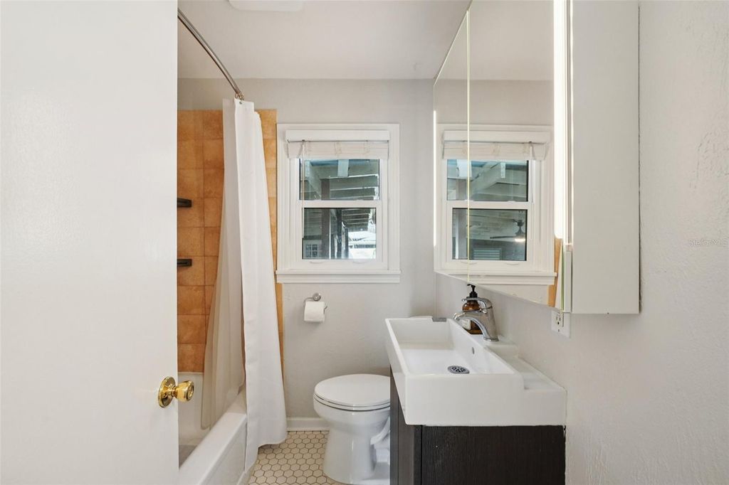 Image 14 of property listing at 4421 8TH AVENUE N, St Petersburg, FL 33713