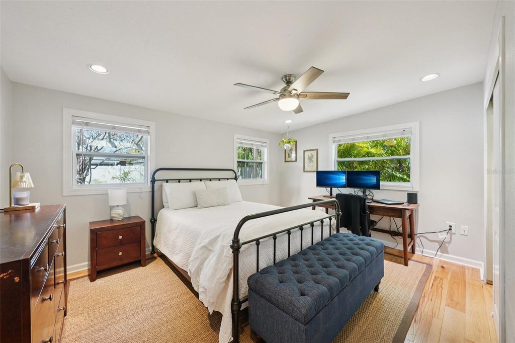 Image 15 of property listing at 4421 8TH AVENUE N, St Petersburg, FL 33713